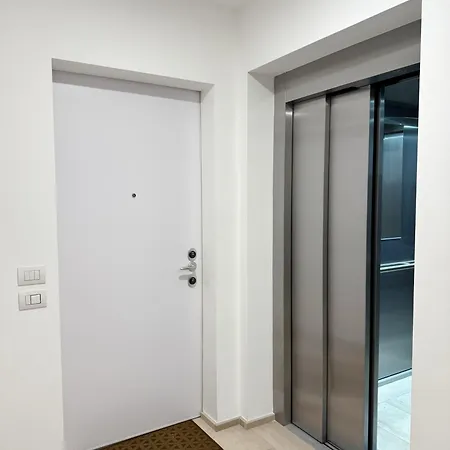 Apartmán New Palace - Luxury Next To Metro M4