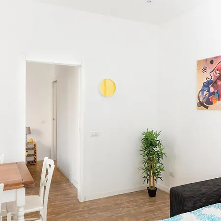 公寓 Artstay Exclusive Near Train Metro, Parking