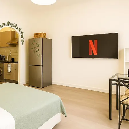 Navigli Nest Renovated With Balcony On The Naviglio 아파트