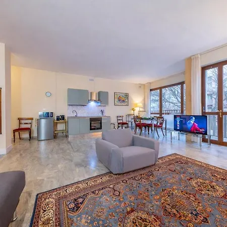 - Spacious And Bright Apartment, Elegant Area * Milano