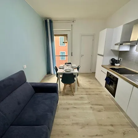Lucania Azzurra Apartment, Elegante E Confortevole, Con Metro M3 Sotto Casa, Collegamento Diretto A Duomo Di E Stazione Appartamento Milano