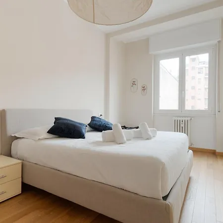 Guesthost - Bright Gambara * Mediolan