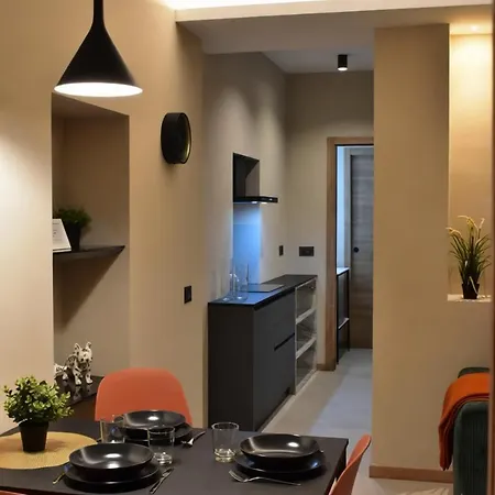 Ampio Trilocale 5 Posti Letto, 2 Bagni - M4 Dateo Milan