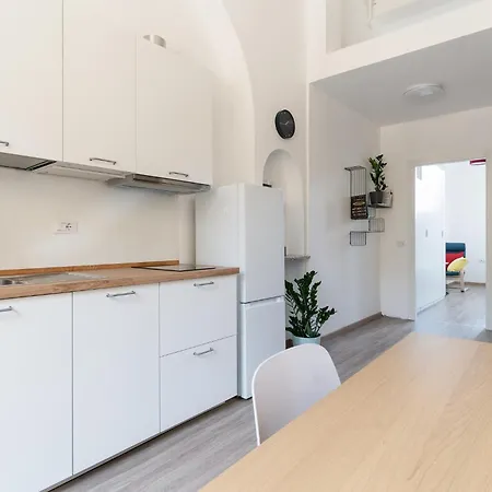 Guesthost - Mm2 Lambrate Bright