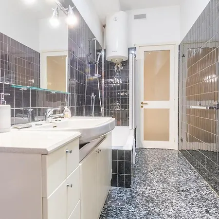 - Spacious And Bright Apartment, Elegant Area Lejlighed