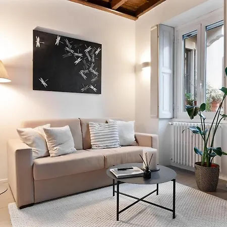 Apartment Corso Magenta Historic Milan