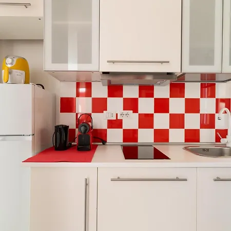 Guesthost - Certosa Cozy Flat With Balcony Апартаменты *