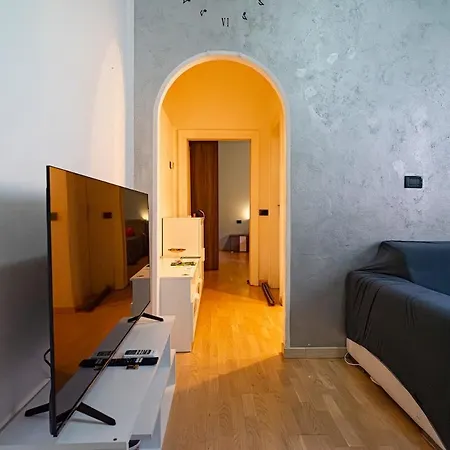 Quiet Just Minutes From The Center Apartamento Milán