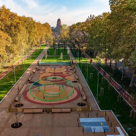 The Pinball House Only 5 Min From Downtown Apartment