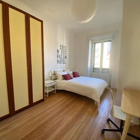 Lodovica Milano-metro M4-navigli-bocconi Milan