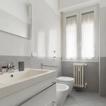 Guesthost - Bright Gambara Mediolan