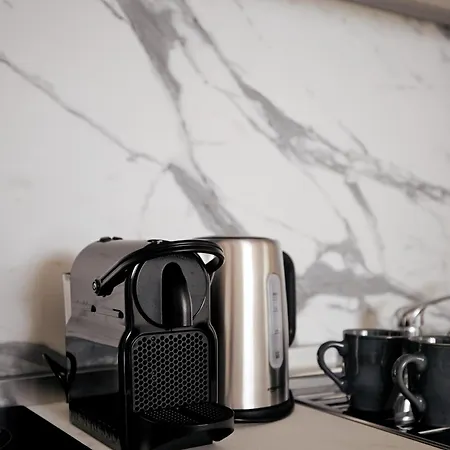 Apartment Just Urban Stays - Strategic 1-Br With Balcony - Duomo And City Life Milan