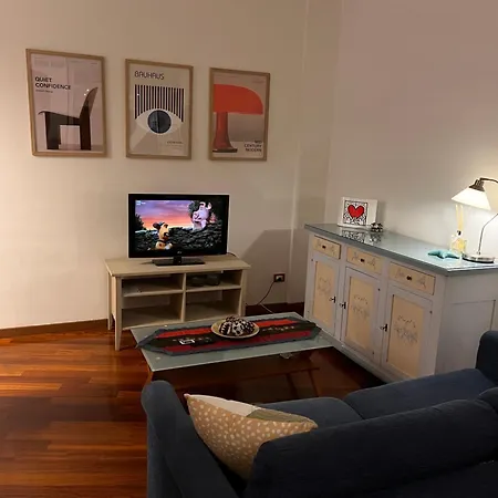 Ampio Ed Elegante Bilocale * Milan