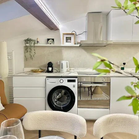 Designer Loft In Milan, Istria Subway Exit, Convenient Transportation Milano