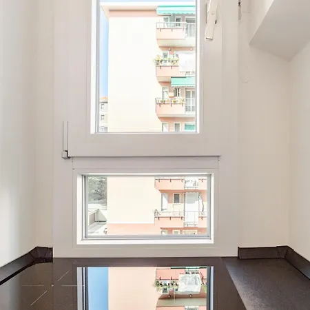 Moderno Vicino Metro M5 Apartmán