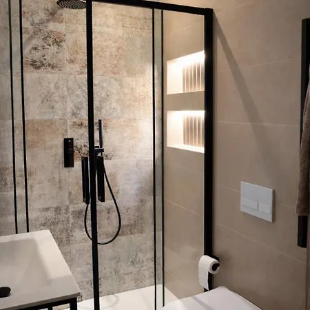 Apartment Ampio Trilocale 5 Posti Letto, 2 Bagni - M4 Dateo Milan