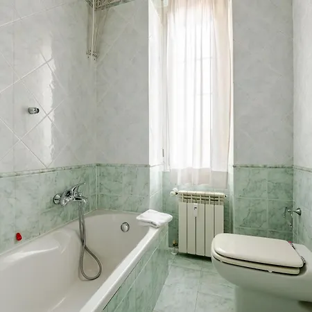 Spacious With Three Bedroom And Large Kitchen 公寓 *