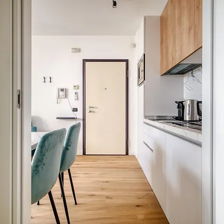 Just Urban Stays - Strategic 1-Br With Balcony - Duomo And City Life * Milan