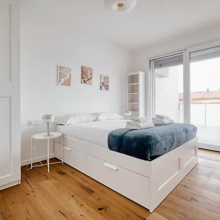 Lejlighed Just Urban - Bright 2br With Terrace 10 Min M4 To Duomo Milano