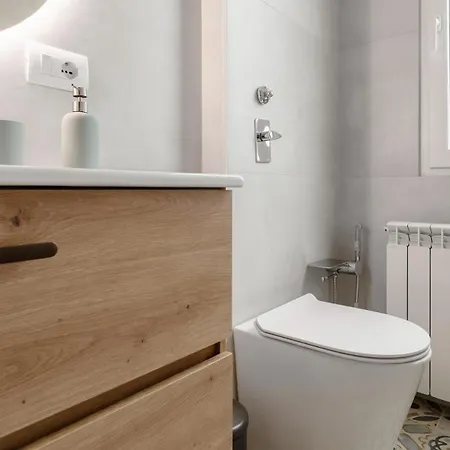 Modern In Isola-garibaldi Apartman