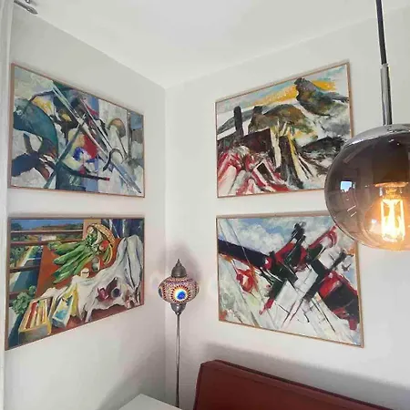 - Stylish, Historic, Luxury Mediolan