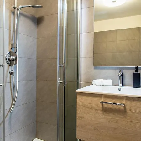 One-bedroom Unit G With Park View