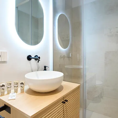 Design With Private Street Entrance * Milan
