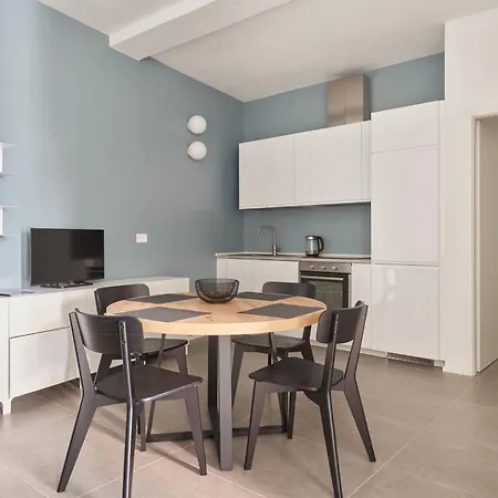 Up To - Residenze M6-m6a * Milán