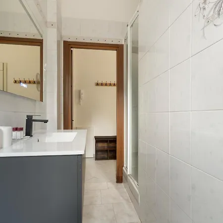 Guesthost - Cozy Near San Siro Apartament *