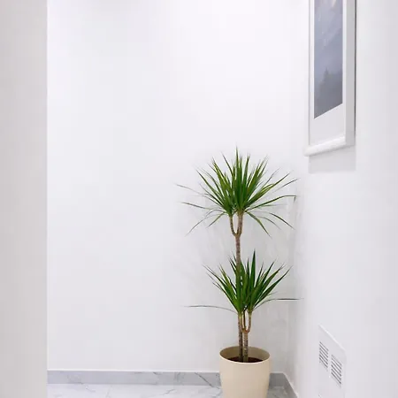 Bed & Garage In Milan