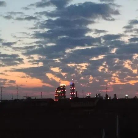 Skyline View 8 Mins To San Siro 米兰