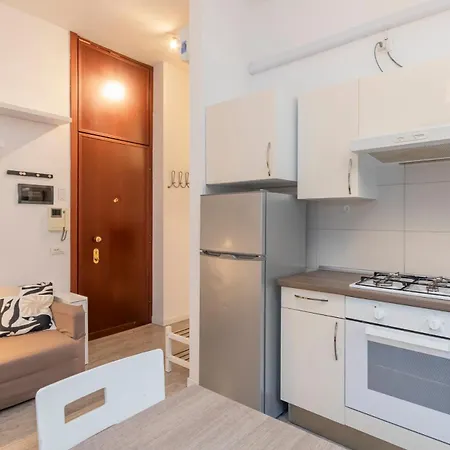 Comfortable Two-room Porta Romana M3 Апартаменты