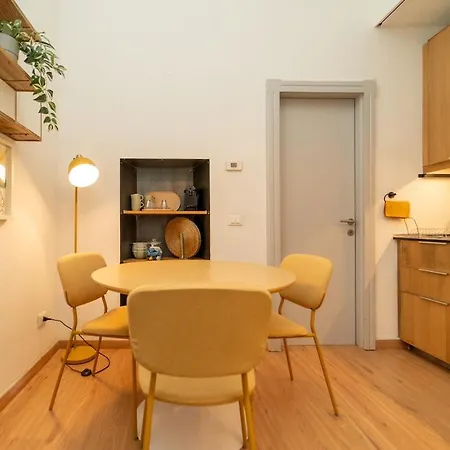 The Artist's Nest - On The Navigli アパート ミラノ