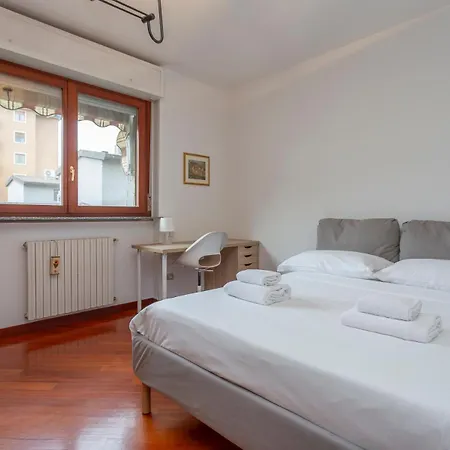 Apartment Metro 4 Spacious And Bright Three-room