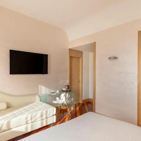 سانبي ميلانو 4*