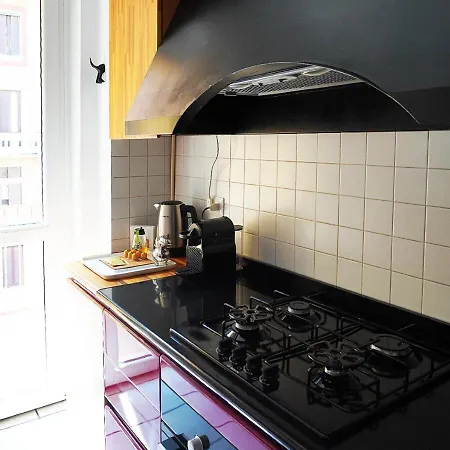 Διαμέρισμα 10 Min - Bright & Modern, Up To 5 Beds