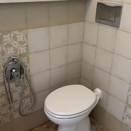 Business בית אירוח *