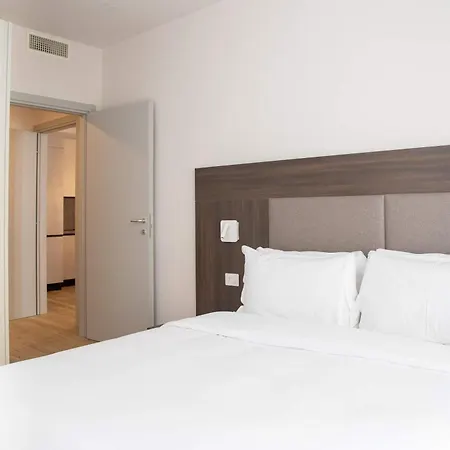 Smart Near Porta Romana Italy Apartment