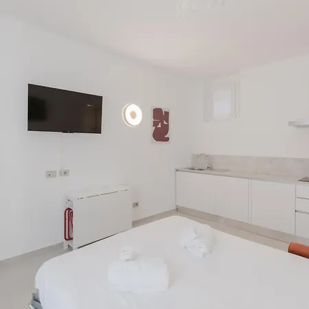 Gohost - Bright Flat In The New Nolo Area *