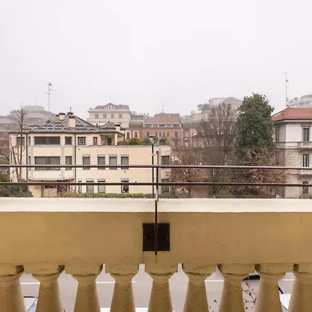 Vintage Chic Flat Steps From Fiera & Wi-fi * Μιλάνο