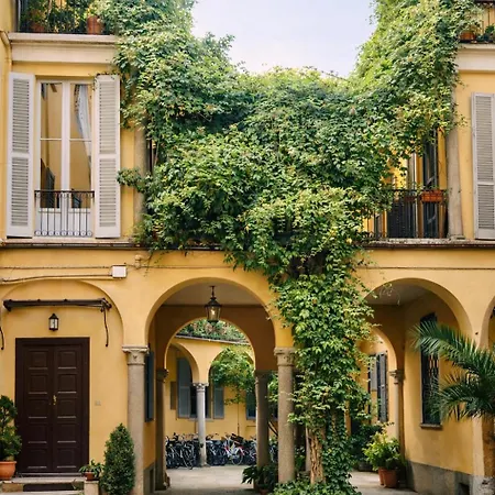 Luxury Design In The Heart Of * Milán