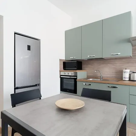 Guesthost - Modern Flat In Vigentino * Milão