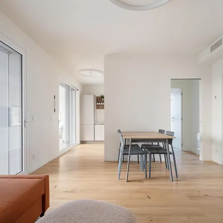 アパート Guesthost - Modern Terrace Flat Lambrate ミラノ
