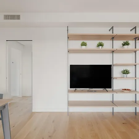 Guesthost - Modern Terrace Flat Lambrate * ミラノ
