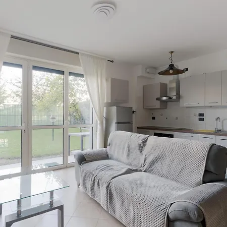 아파트 Guesthost - Rogoredo Cozy Flat With Garden 밀라노