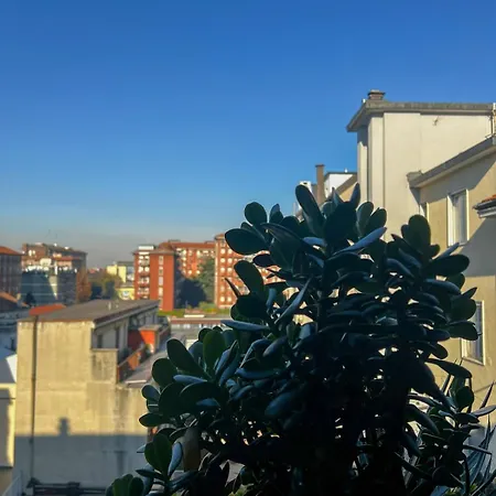 Le Rombonette Bilocale Di Design Con Balcone A Lambrate,