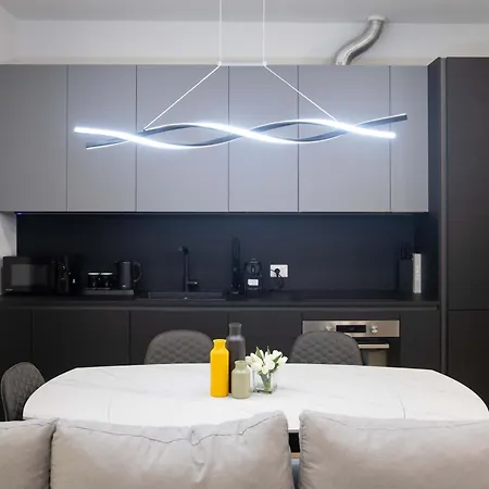 Stylish 1br Near شقة *