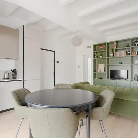 Guesthost - Modern Terrace Flat In Solari Area * ميلان
