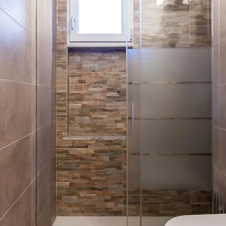 Daire Modern 2-bed Workspace - Ac - Largo Dominioni - Casa Matildi *
