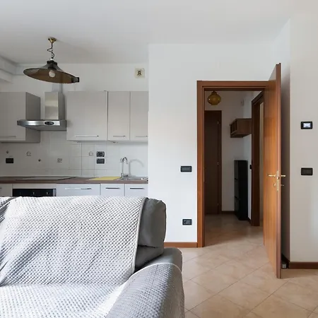 Guesthost - Rogoredo Cozy Flat With Garden 아파트 밀라노